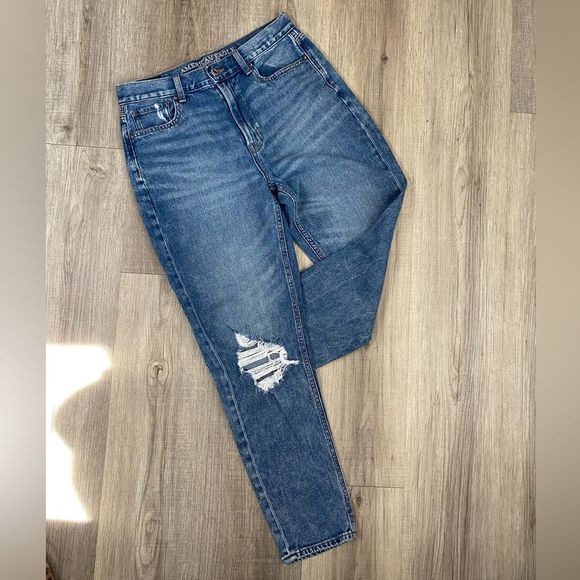 American Eagle Outfitters Denim - AMERICAN EAGLE | Distressed Mom Jeans Size 6
